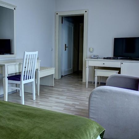 Hotel Gorenje Pristina Exterior photo