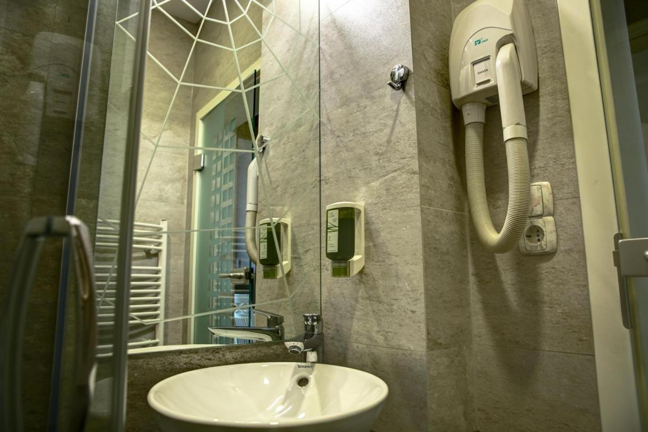Hotel Gorenje Pristina Exterior photo